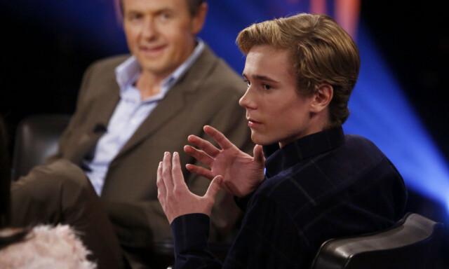 POPULÆR: Tarjei Sandvik Moe spiller «Isak» i NRK-serien «Skam». Her er han gjest hos Fredrik Skavlan for å fortelle om serien som har rørt seere i inn- og utland. Foto: Scanpix POPULÆR: Tarjei Sandvik Moe spiller «Isak» i NRK-serien «Skam». Her er han gjest hos Fredrik Skavlan for å fortelle om serien som har rørt seere i inn- og utland. Foto: Scanpix